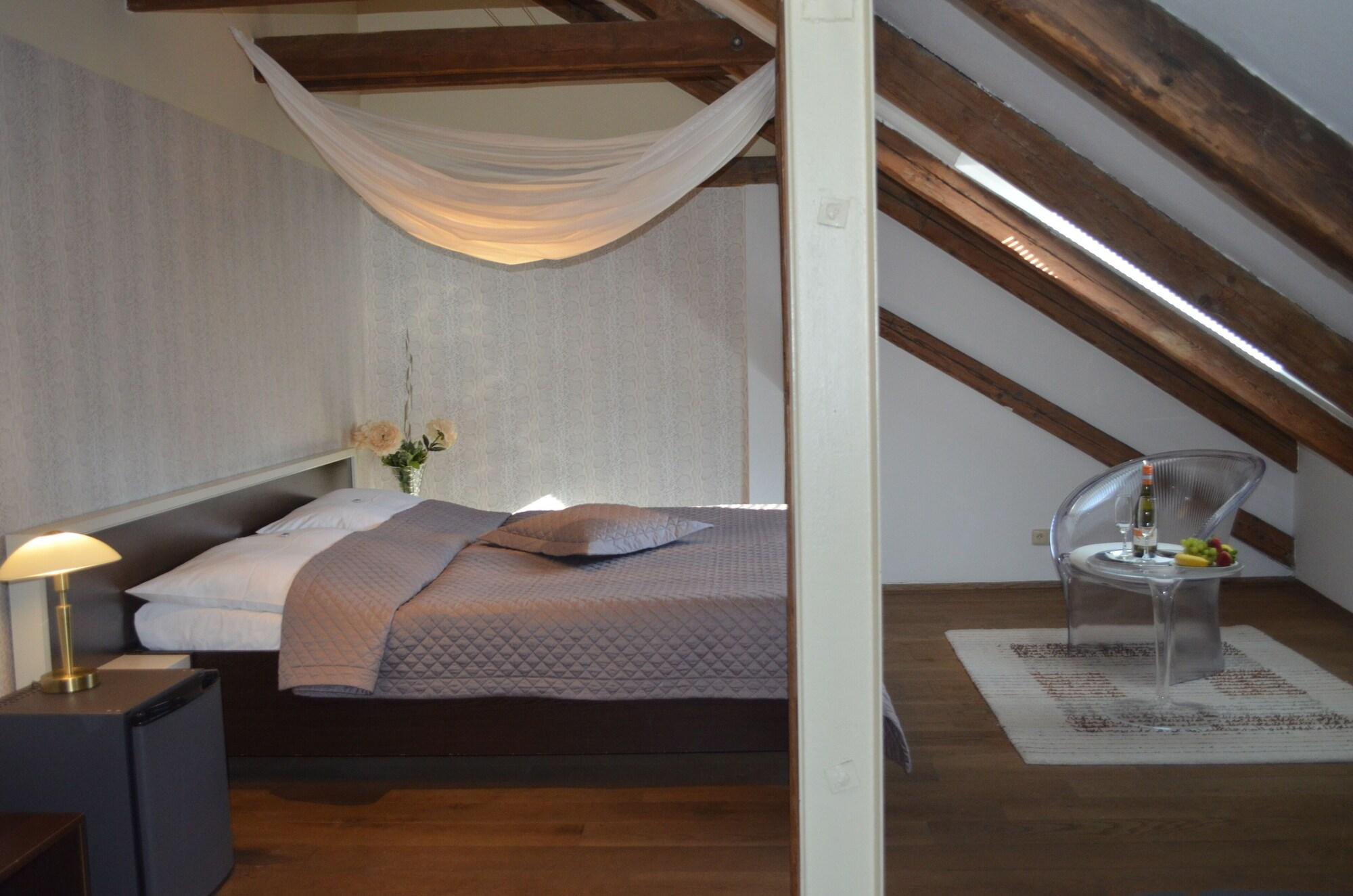 Hotel Peregrin Чешки Крумлов Екстериор снимка