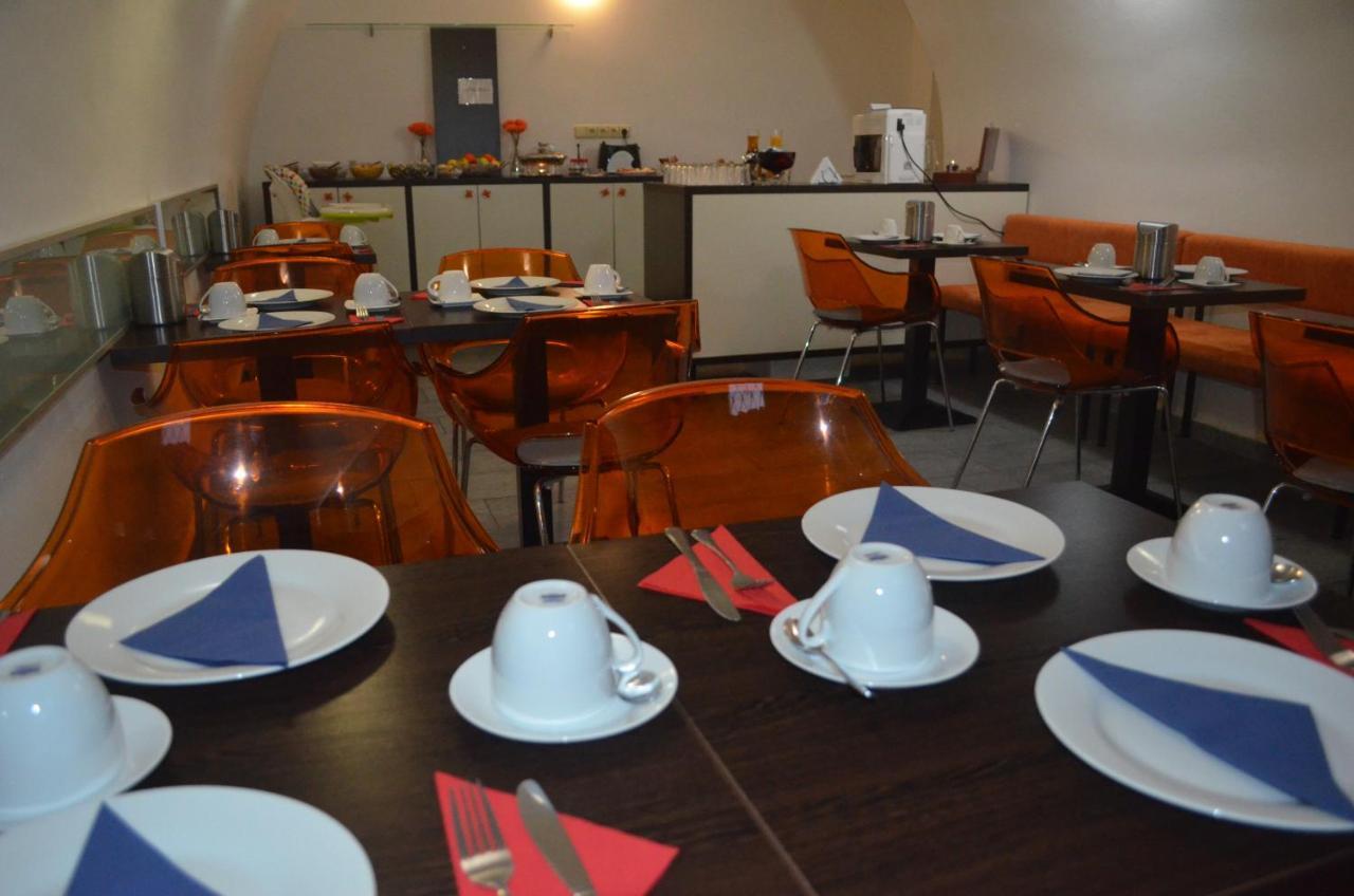 Hotel Peregrin Чешки Крумлов Екстериор снимка